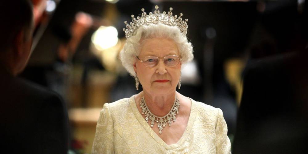 Queen Elizabeth Is Using FaceTime and Skype to Stay in Touch with Family Members - www.harpersbazaar.com