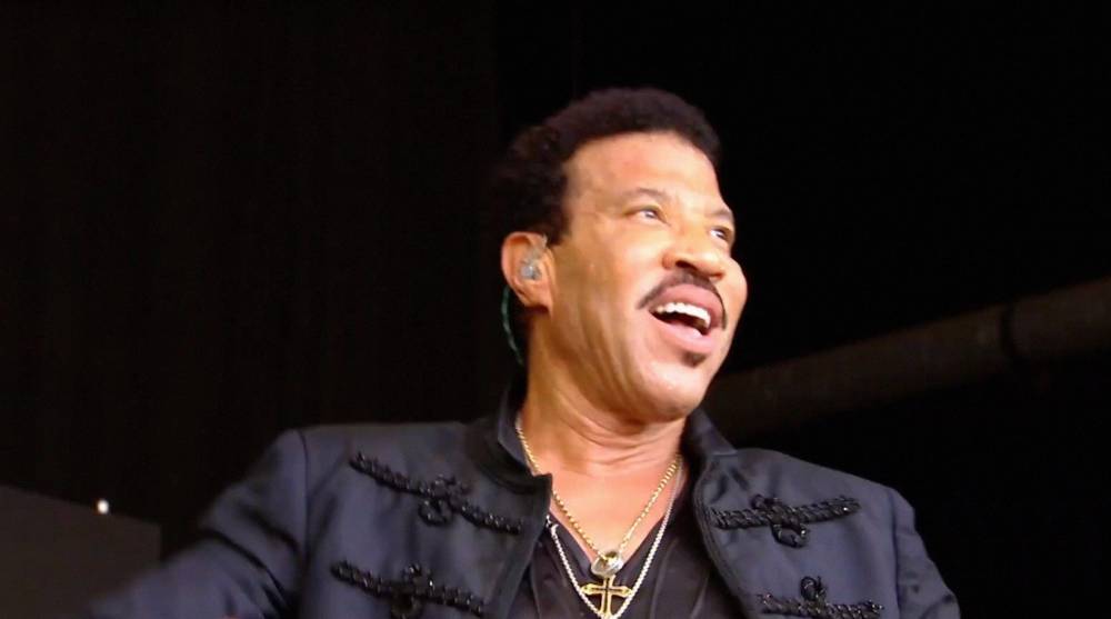 Lionel Richie is Considering Bringing Back ‘We Are The World’ For Victims Of Coronavirus - etcanada.com - USA