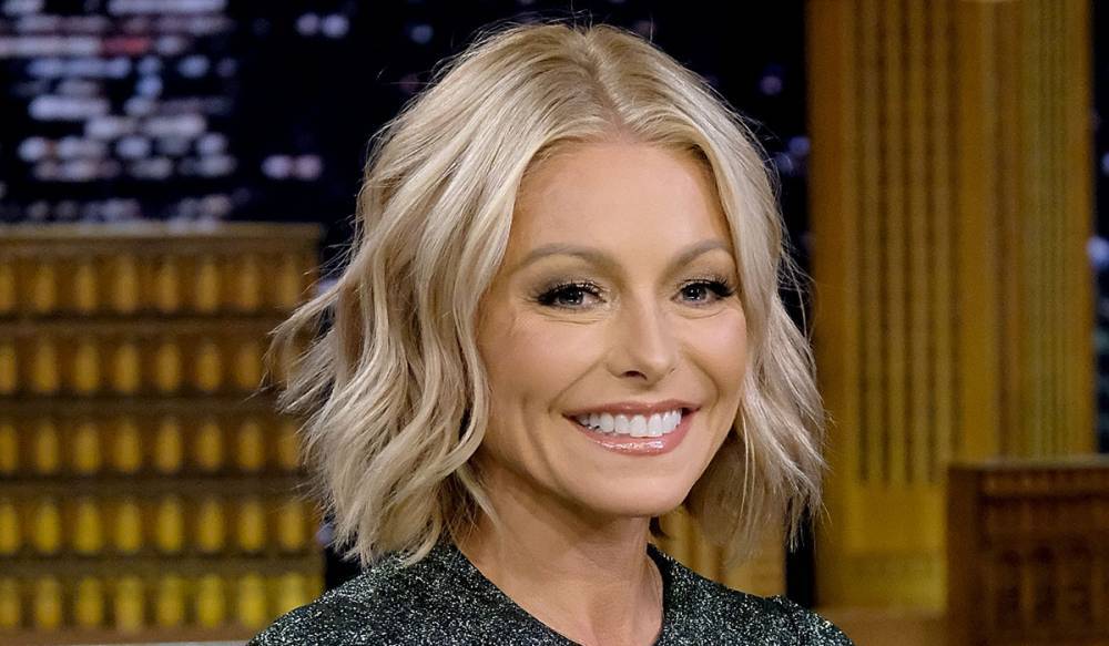 Kelly Ripa Shows Off Her Grey Roots Amid Sheltering in Place Order - www.justjared.com - New York