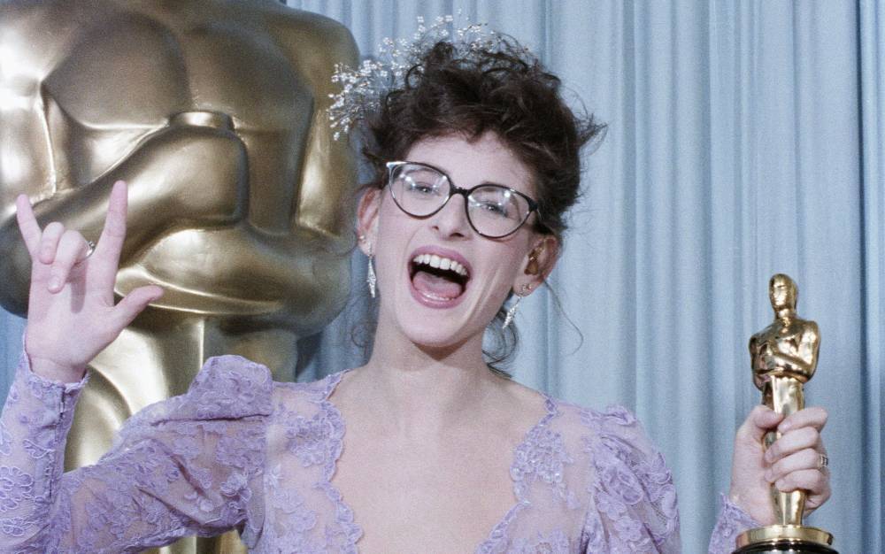 Marlee Matlin Wears Her 1987 Oscars Dress While She’s At Home During Coronavirus Pandemic - etcanada.com