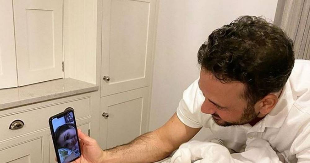 Ryan Thomas shares heartbreaking photo of his daughter meeting her newborn brother via FaceTime - www.manchestereveningnews.co.uk