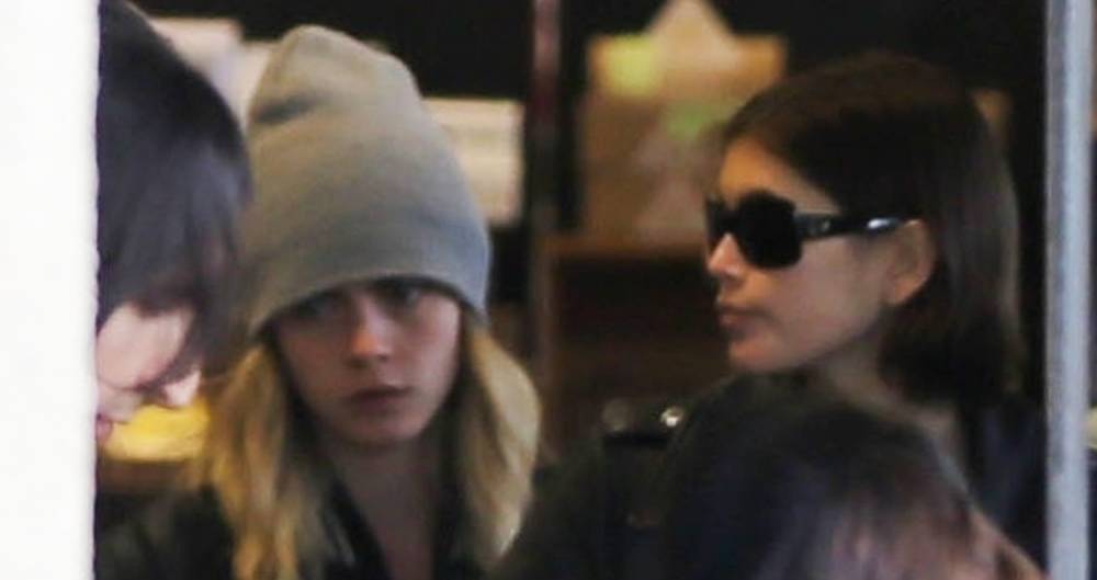 Kaia Gerber & Cara Delevingne Pick Up Groceries in WeHo for Their Quarantine Group - www.justjared.com