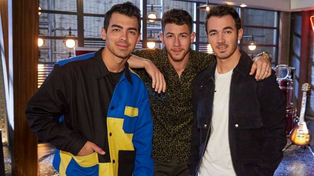 'The Voice': Joe and Kevin Jonas Can't Stop Teasing Nick as They Join Him for Battle Rounds - www.etonline.com