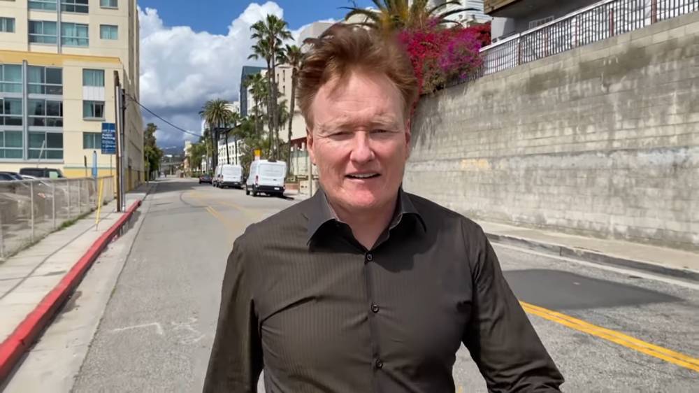 Conan O’Brien Tries To Report From An Empty Street Amid Coronavirus Crisis — But It Doesn’t Go As Planned - etcanada.com