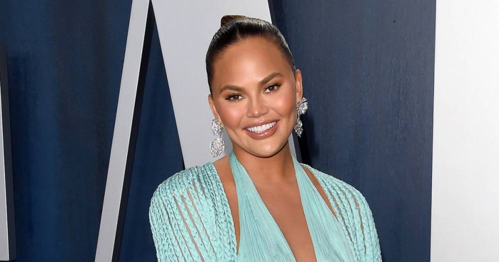 Chrissy Teigen, in Need of Lettuce, Offers to Trade for Homemade Banana Bread While in Quarantine - www.usmagazine.com - California