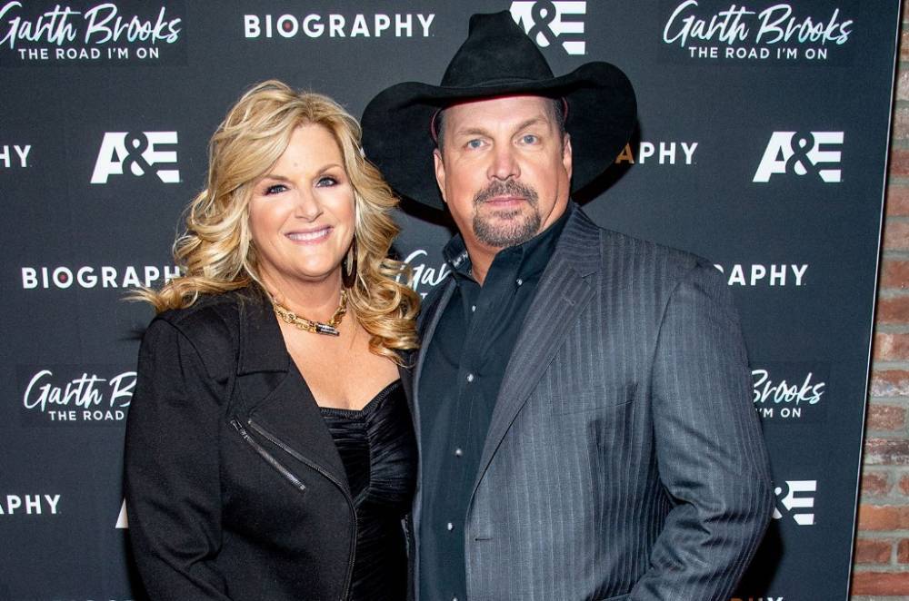 Watch Garth Brooks and Trisha Yearwood Perform a Spectacular Cover of 'Shallow' On Live Stream - www.billboard.com