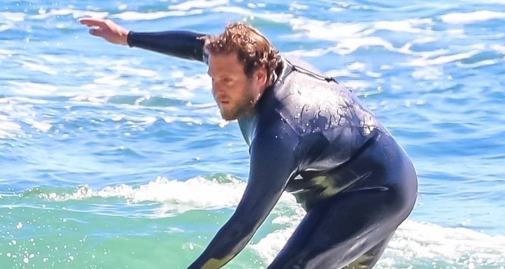 Jonah Hill Practices Social Distancing While Hitting the Waves! - www.justjared.com - Malibu