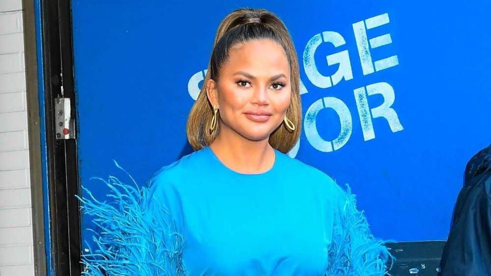 Celebs Like Chrissy Teigen and Reese Witherspoon Are Going Makeup-Free -- See the Pics! - www.etonline.com - Los Angeles - California