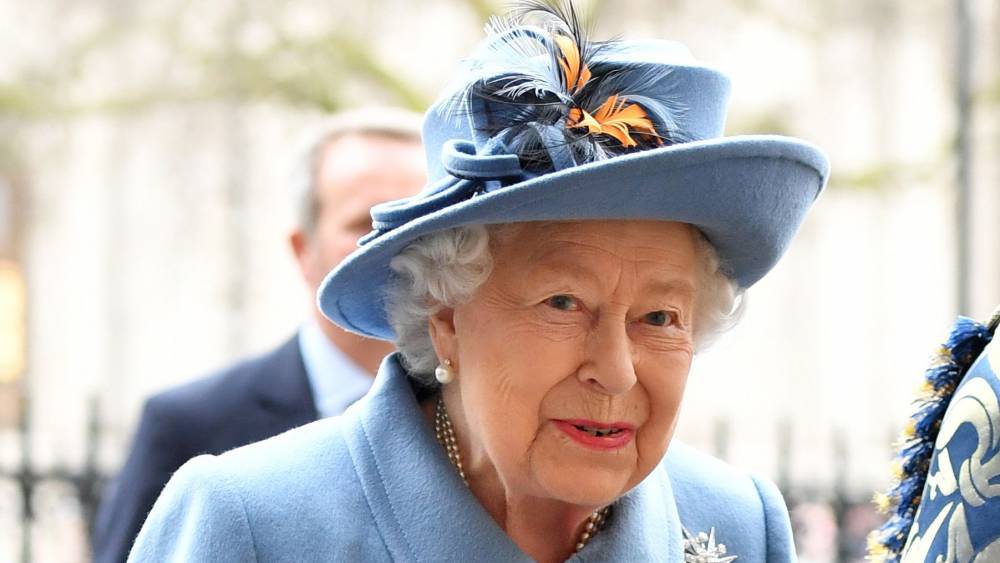 Why Is the Queen Not Allowing Anyone to See Her? She Has a Really Good Reason - stylecaster.com