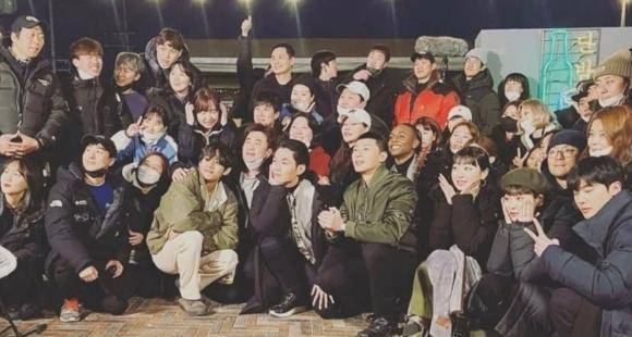 PHOTO: BTS member V is all smiles as he poses with Park Seo Joon & team Itaewon Class - www.pinkvilla.com - USA - South Korea - city Seoul