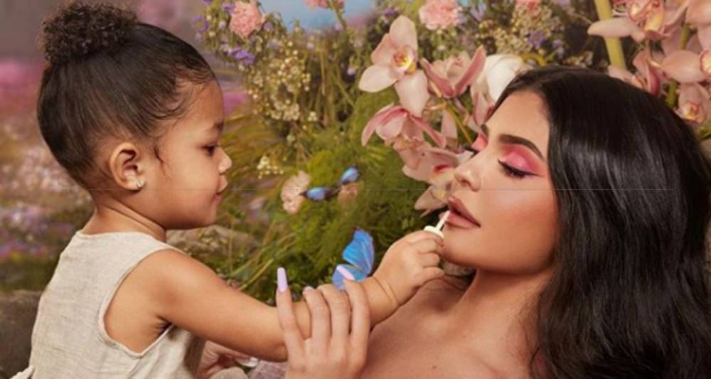 BREAKING: Kylie Jenner closes down Kylie Cosmetics - www.who.com.au - California