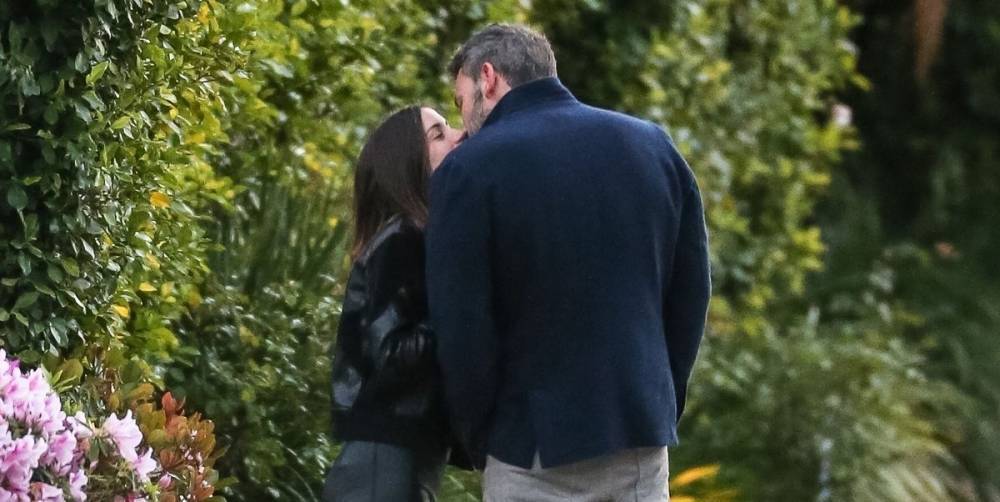 Ben Affleck and Ana de Armas Are Spending Their Quarantine Making Out in Public - www.elle.com
