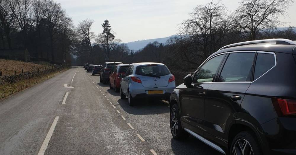 Drivers are queuing up to visit the Peaks - police are telling them to go home - www.manchestereveningnews.co.uk