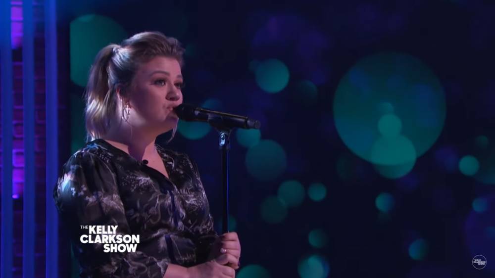 Kelly Clarkson Performs Stunning Cover Of Sam Smith’s ‘Too Good At Goodbyes’ - etcanada.com