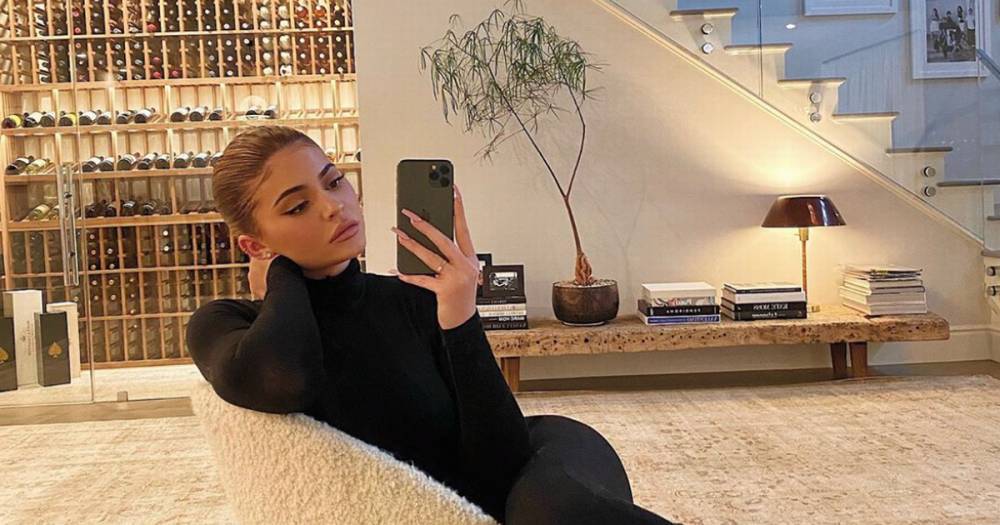 Kylie Jenner gives fans a rare glimpse at her natural look while 'bored' in quarantine - www.ok.co.uk
