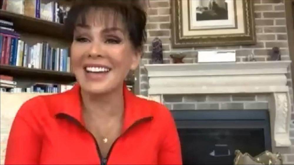 How Marie Osmond Takes Care of Her Gray Hair During Quarantine (Exclusive) - www.etonline.com