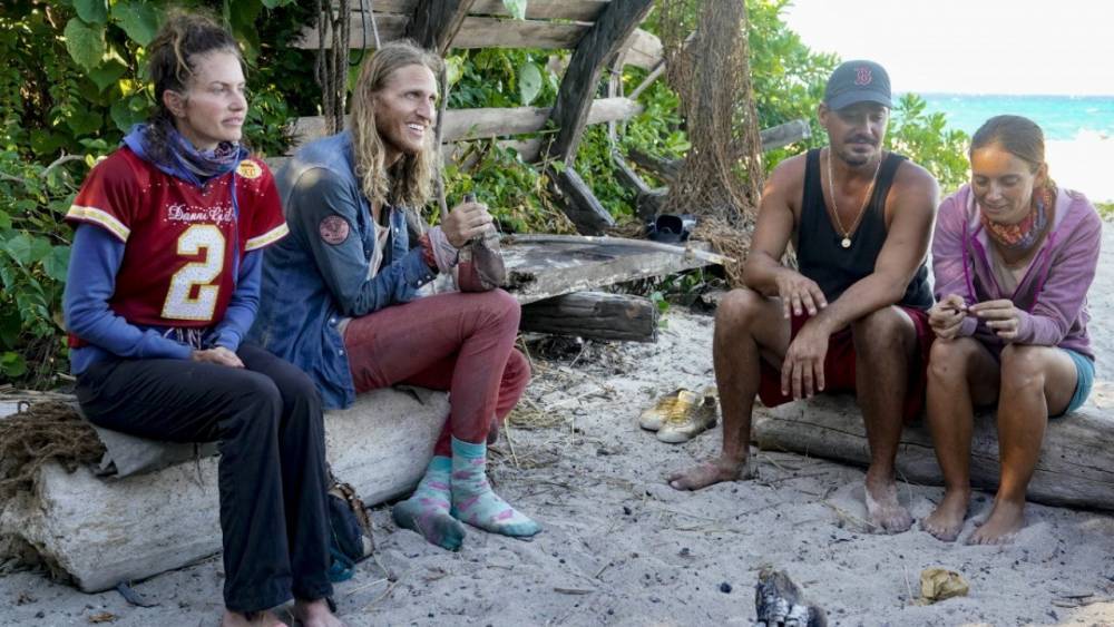 'Survivor: Winners at War': The First Castaway Leaves Edge of Extinction -- and the Competition - www.etonline.com - city Sandra