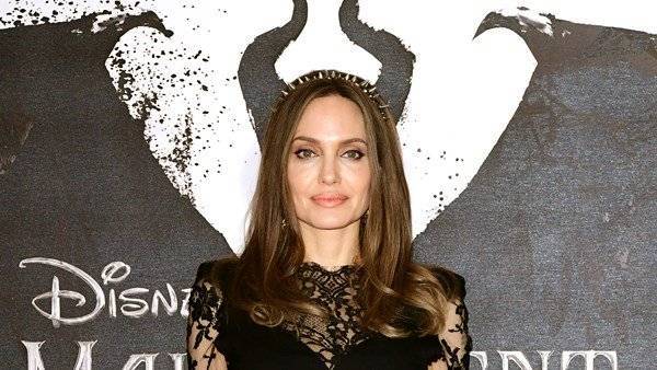 Angelina Jolie makes major donation to child hunger charity amid pandemic - www.breakingnews.ie - USA