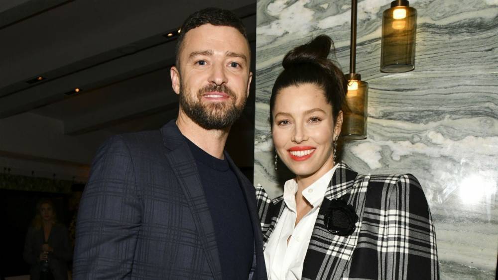 Justin Timberlake Shares 'Social Distancing' Photo With Jessica Biel in the Snowy Mountains - www.etonline.com