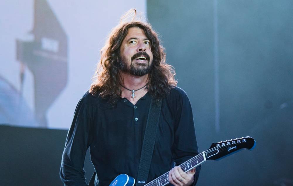 Dave Grohl recalls accidentally launching fireworks at a crowd: “Have you ever seen ‘Apocalypse Now’?” - www.nme.com