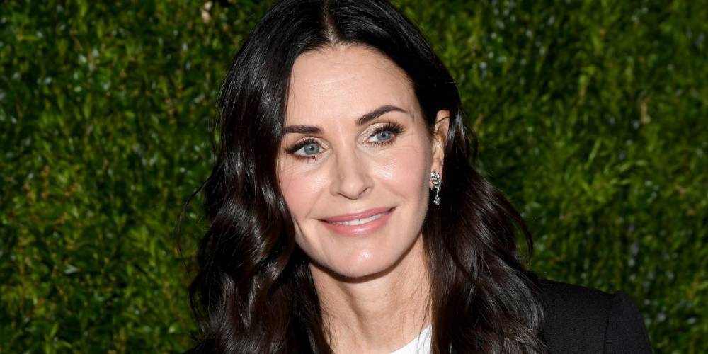 Courteney Cox Is Binge-Watching 'Friends' While She Self-Isolates - www.marieclaire.com