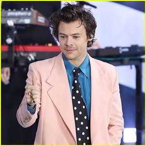 Harry Styles Says It's Important To Check In With Family & Friends While Self-Quarantined - www.justjared.com