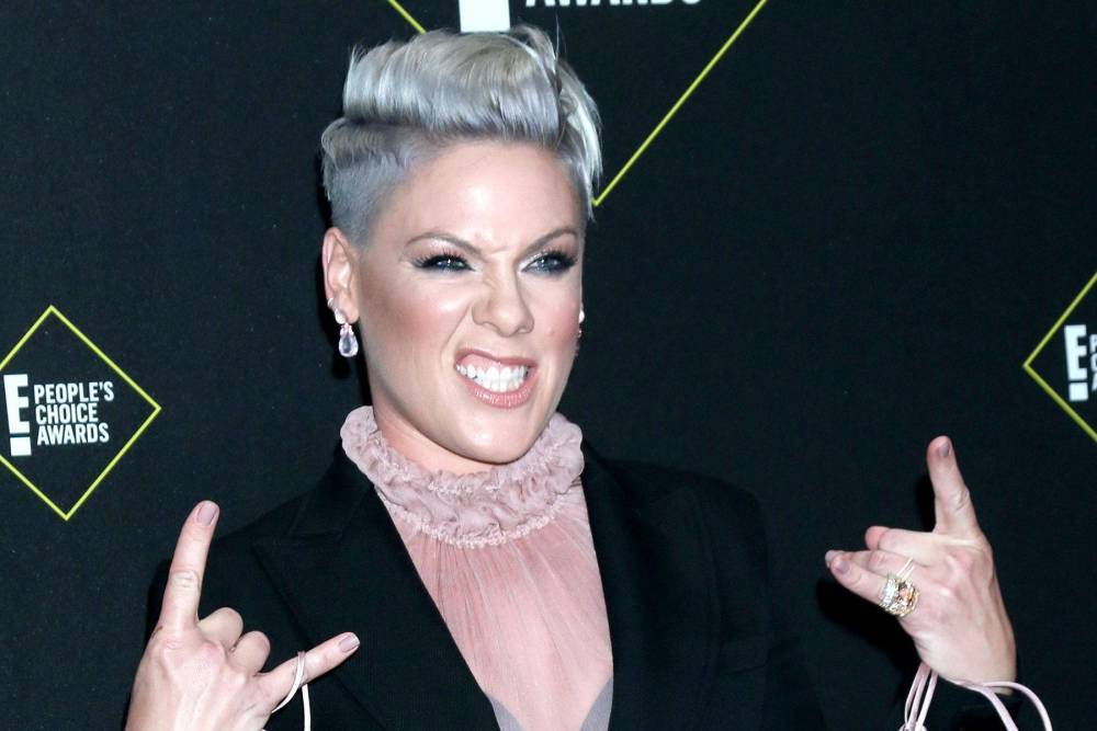 Pink gives herself uneven buzz cut - www.hollywood.com
