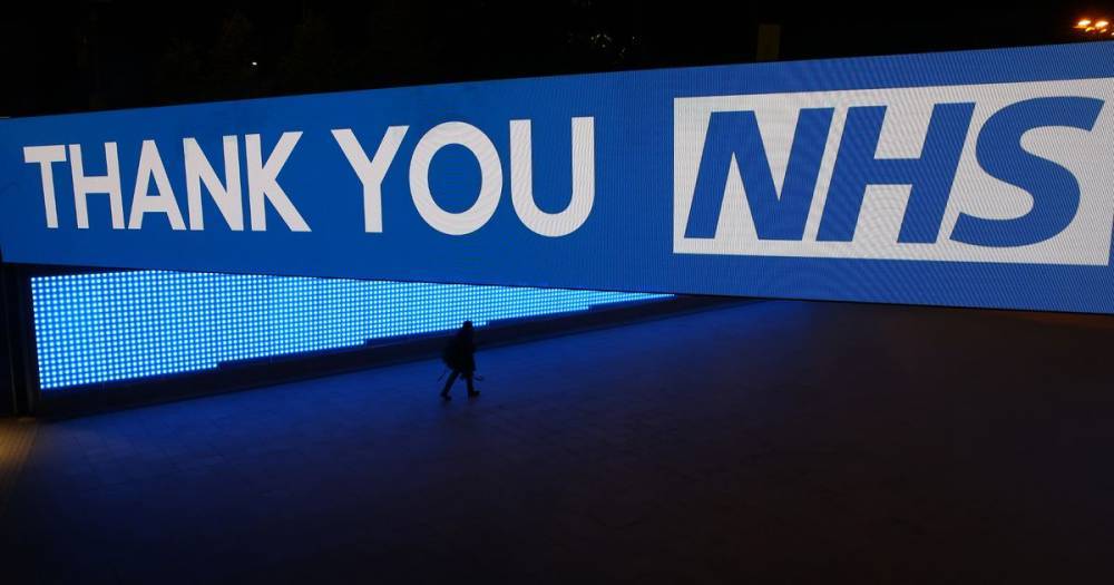 Watch the brilliant moment thousands across Manchester clapped for our NHS as city's buildings turn blue - www.manchestereveningnews.co.uk - Manchester