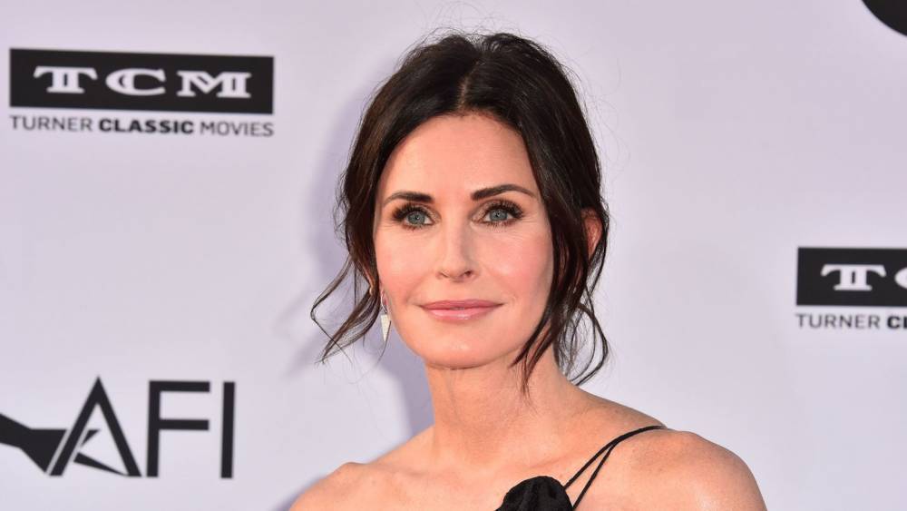You Could Totally Beat Courteney Cox In A Game Of Friends Trivia - www.mtv.com