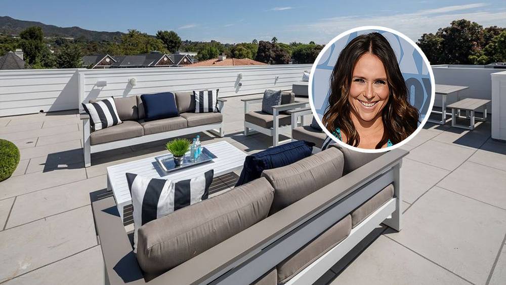 Jennifer Love Hewitt Snags Family Sized Pacific Palisades Home - variety.com