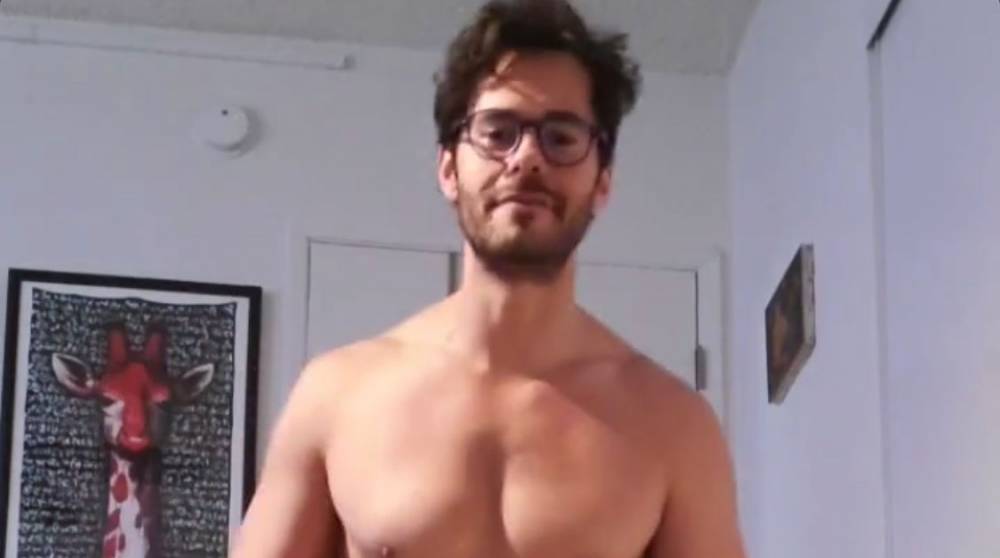 Jayson Blair Goes Shirtless While Doing the Push-Up Challenge! - www.justjared.com