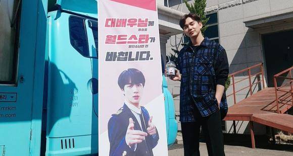 BTS singer Jin gifts Memorist actor Yoo Seung Ho a coffee truck; K Drama star pens a sweet thank you note - www.pinkvilla.com - North Korea