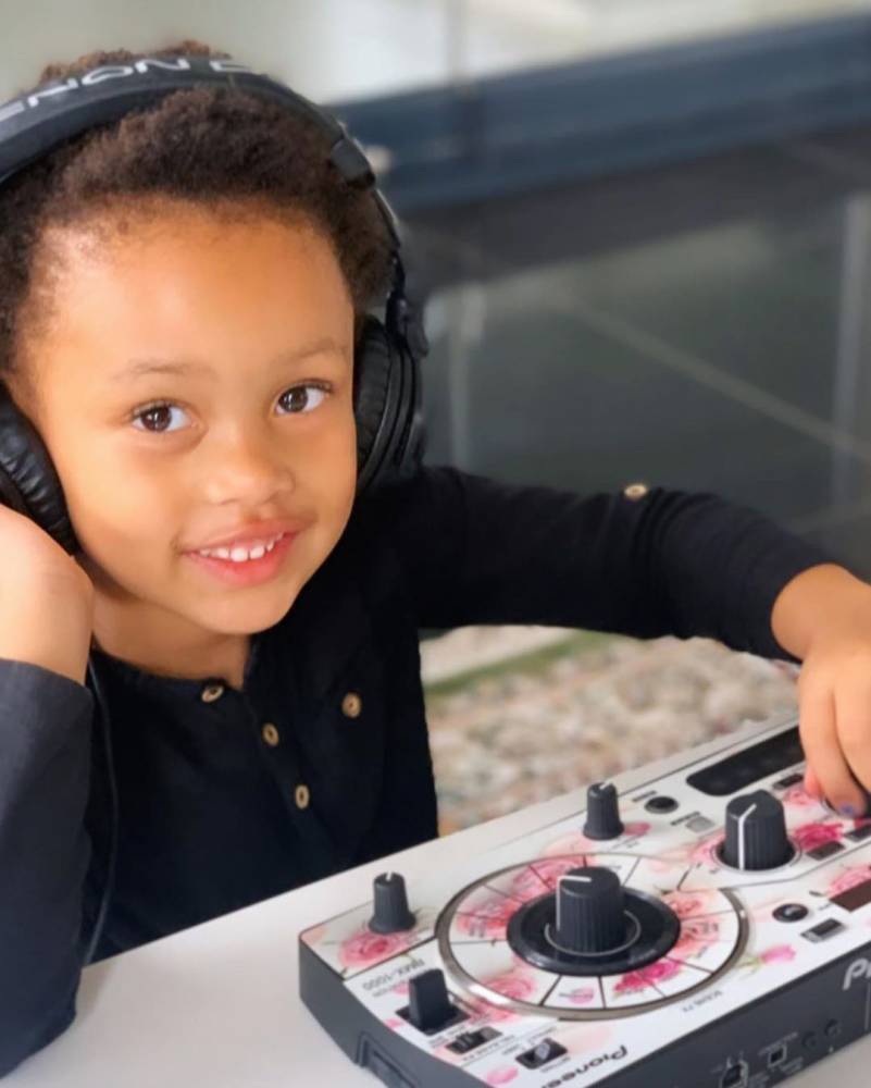 WATCH: Kairo learns how to DJ - www.peoplemagazine.co.za