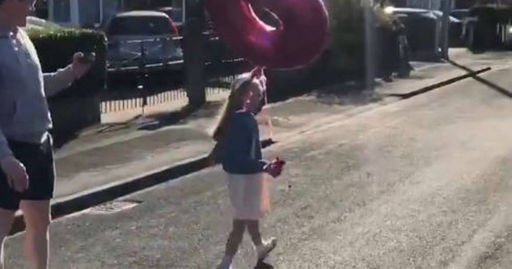 Watch the touching moment an entire street in Altrincham sang 'Happy Birthday' to six-year-old girl - www.manchestereveningnews.co.uk
