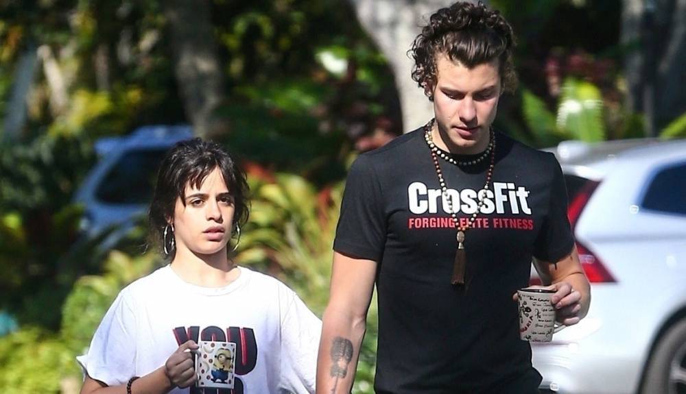 Shawn Mendes & Camila Cabello Go for Their Friday Morning Walk With Coffee in Hand! - www.justjared.com - Florida - county Hand - county Coffee