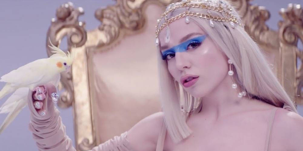 Ava Max Reigns in 'Kings & Queens' Music Video - Watch! - www.justjared.com
