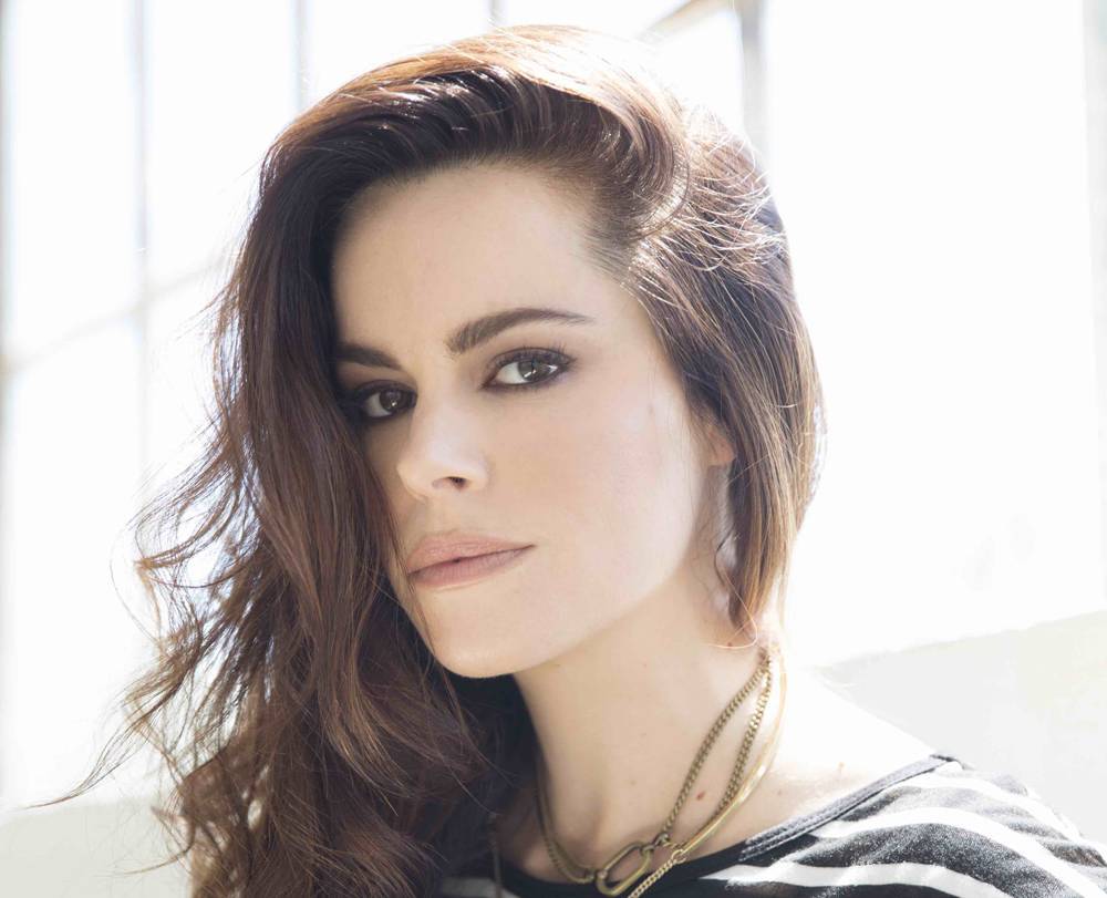 ‘Schitt’s Creek’ Star Emily Hampshire To Host Weekly Live Stream Talk Show For The Actors Fund - deadline.com