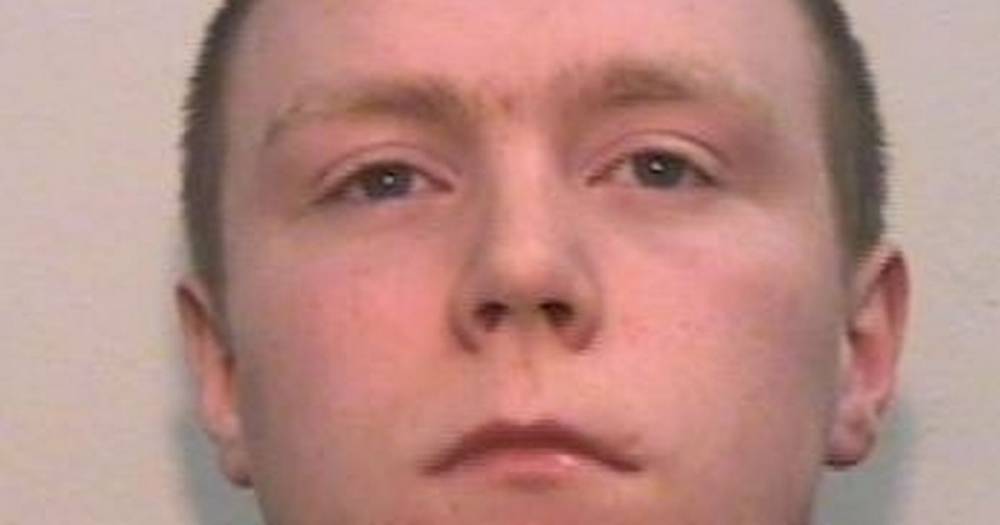 This man is wanted after an attempted murder in Harpurhey - www.manchestereveningnews.co.uk