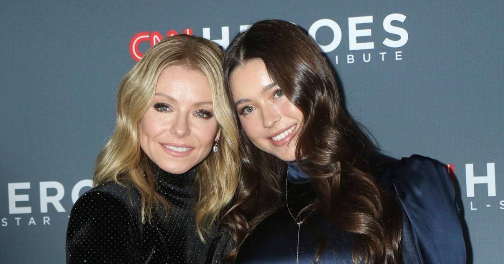 Kelly Ripa's daughter dishes on quarantining with her famous parents - www.wonderwall.com - New York - New York