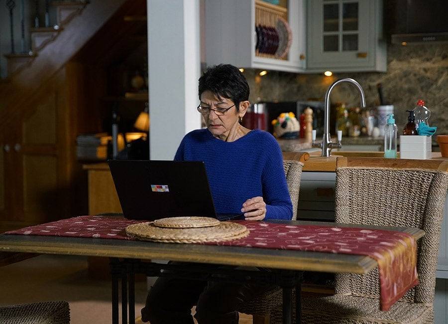 Corrie SPOILERS: Yasmeen makes a discovery on Geoff’s laptop - evoke.ie
