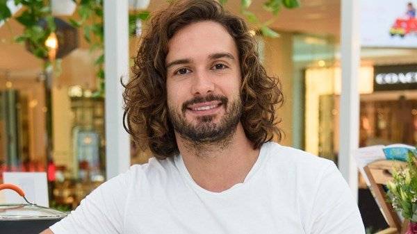 Body Coach Joe Wicks donates money from YouTube PE sessions to NHS - www.breakingnews.ie - Britain