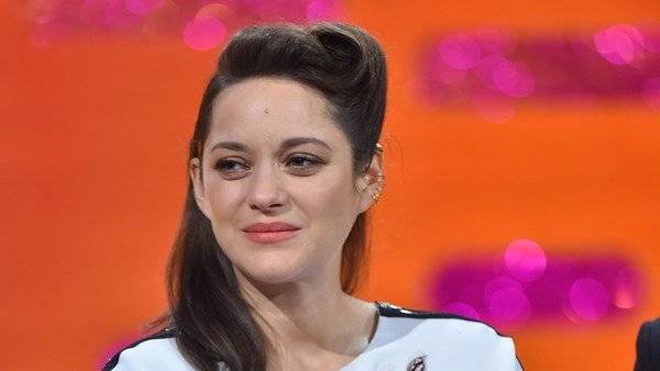 Marion Cotillard: Listen to health experts and stay at home - www.breakingnews.ie
