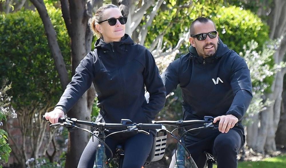 Robin Wright & Husband Clement Giraudet Go For a Bike Ride with Their Dog - www.justjared.com
