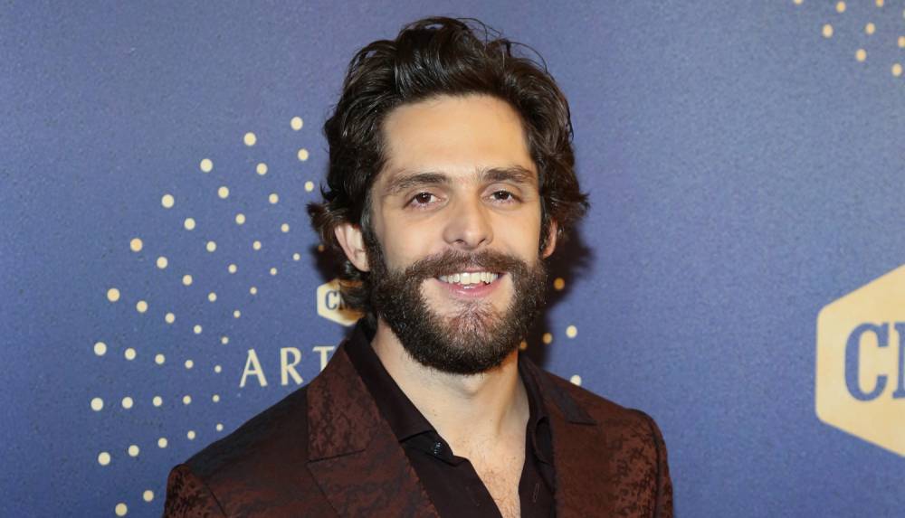 Thomas Rhett Goes Shirtless While Attempting to Swing from a Branch - Watch! - www.justjared.com