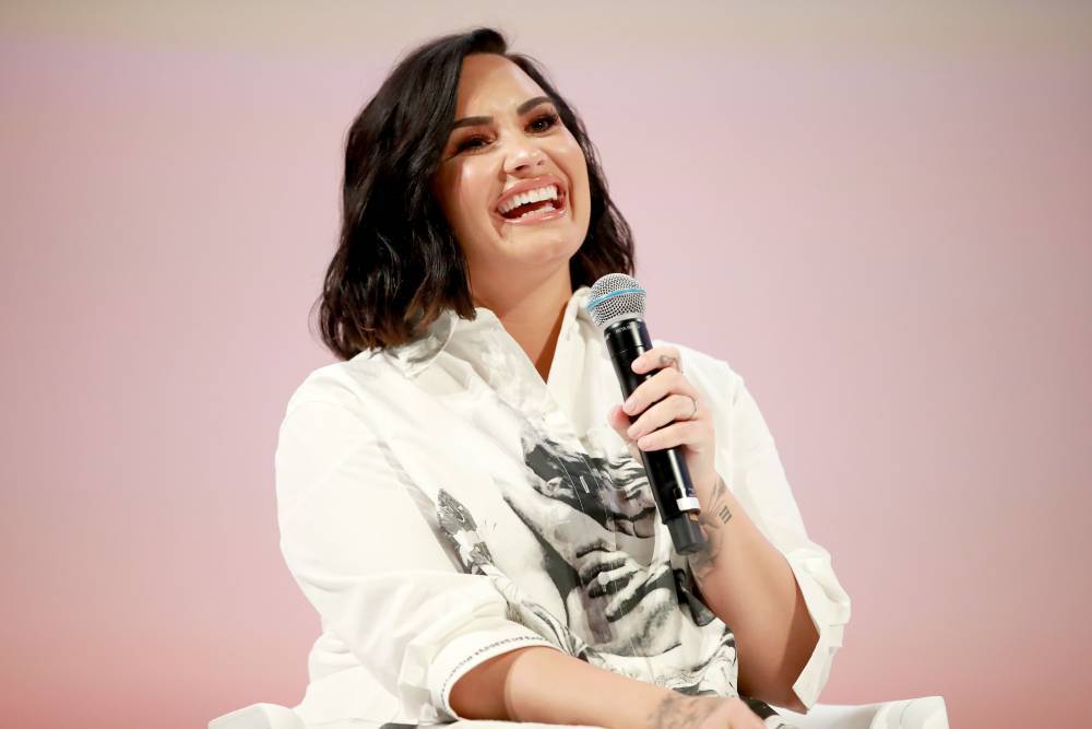 Demi Lovato Makes A Surprise Appearance On Rumoured Boyfriend Max Ehrich’s Instagram Live - etcanada.com