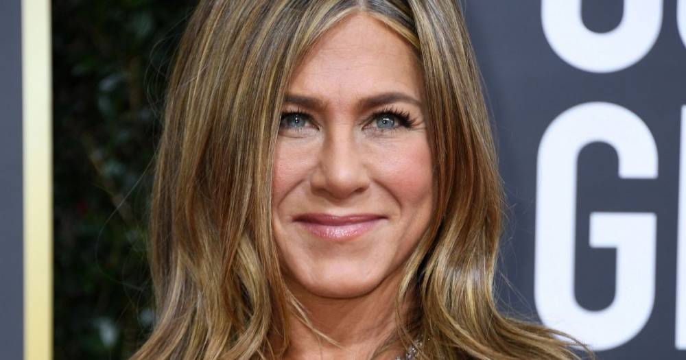 Jennifer Aniston shares a rare peek into her luxurious Beverly Hills mansion and garden - www.ok.co.uk