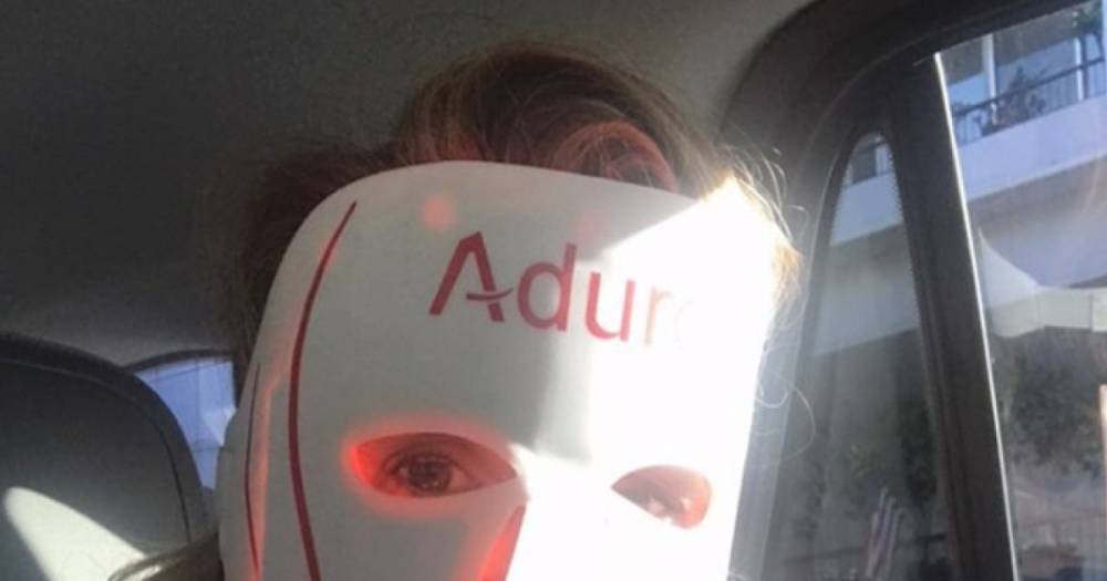 Julia Roberts Uses LED Face Mask as She Gets Ready for Spring: ‘March, I’m All in’ - flipboard.com