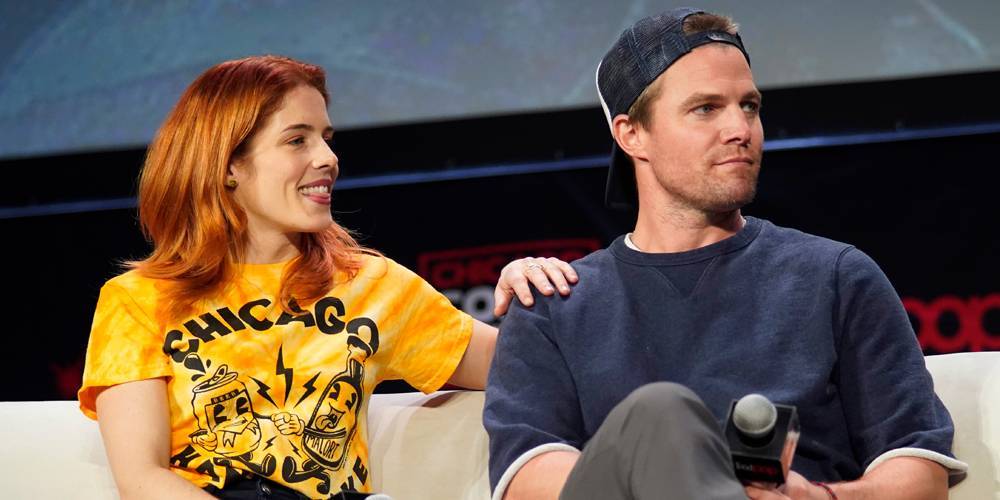 Stephen Amell Reunites With Emily Bett Rickards at C2E2 in Chicago - www.justjared.com - Chicago
