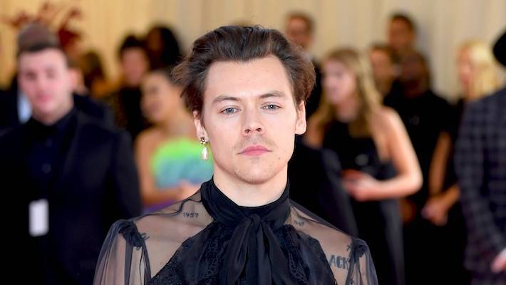 Harry Styles Tells The Scary Story Of Getting Robbed At Knifepoint On Valentine’s Day - flipboard.com
