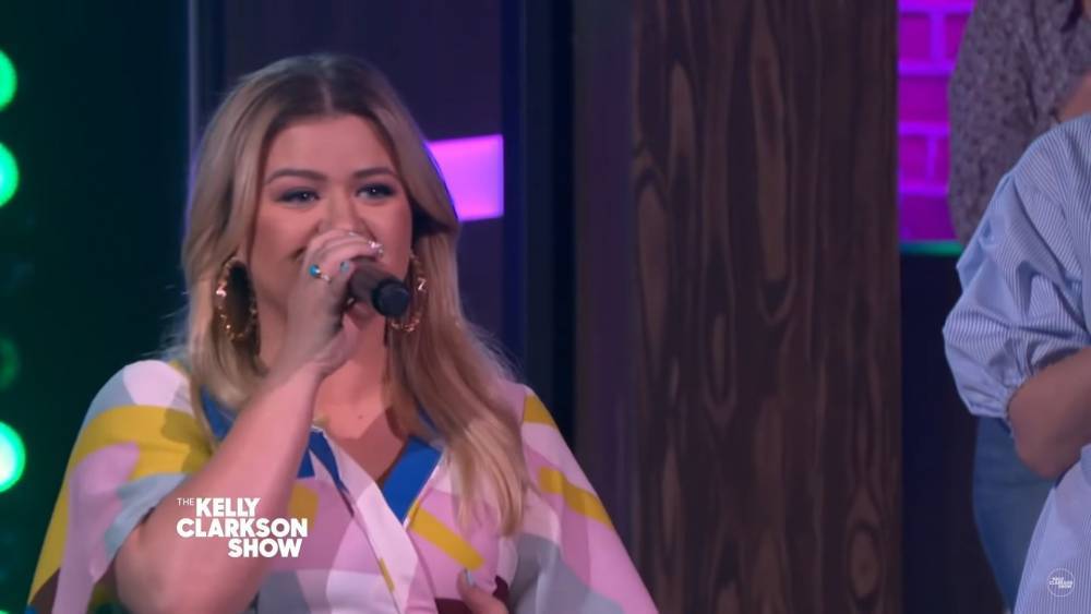 Kelly Clarkson Sings About ‘Somebody That I Used To Know’ For Kellyoke - etcanada.com